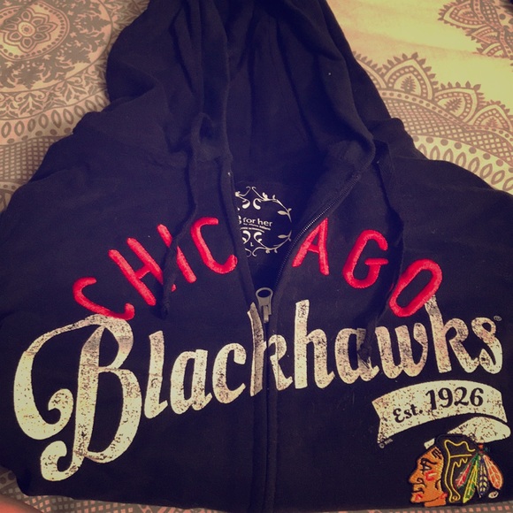 Tops - Woman’s full zip Chicago Blackhawks hoodie